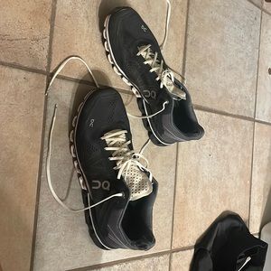 Onclouds tennis shoes